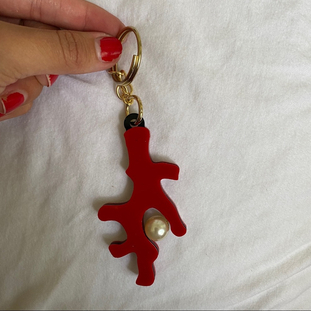 Coral Keychain With Pearl